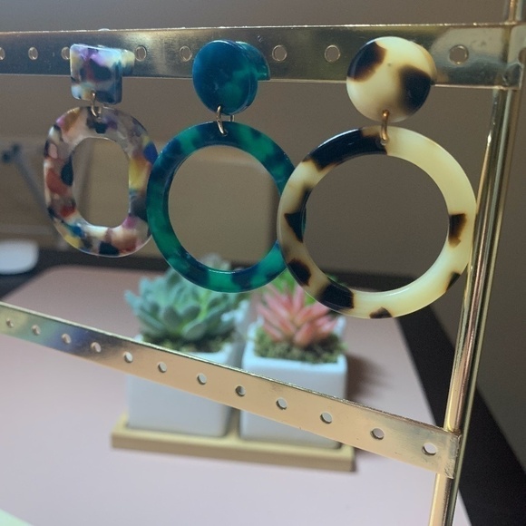 SALE💚 any 3 for $18 💚
 Tortoise Acrylic Statement Earrings Dangle - Picture 1 of 4